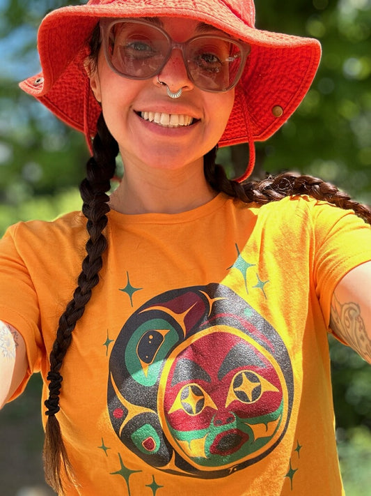 "Hultga Giamg" Full Moon Women's Relaxed T-Shirt