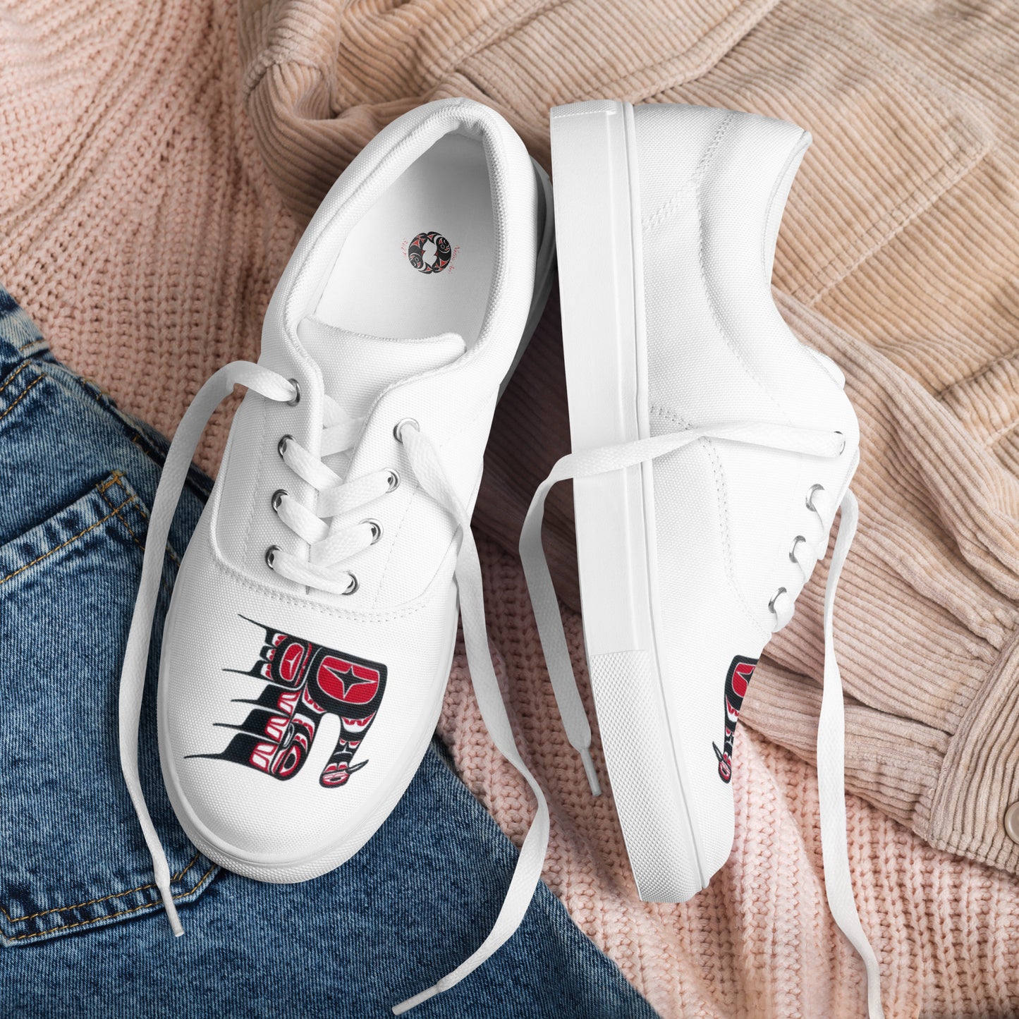 Women’s lace-up canvas shoes